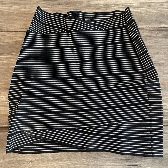 BCBGMaxAzria Alisa Black White Bandage Skirt Mini Striped XS High Rise - Picture 3 of 4